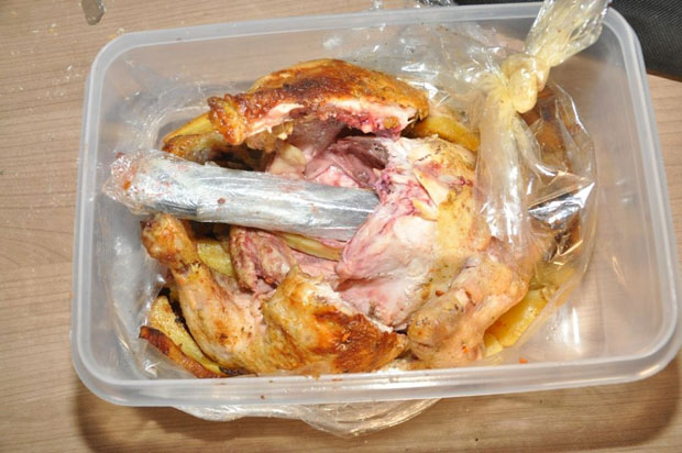 Пиштољ у печеном пилету